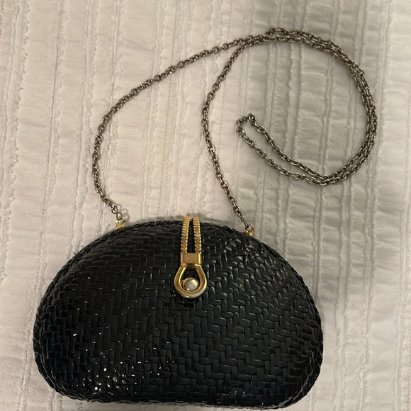 VINTAGE 1960’s Elegance Wicker Woven Black Chain Bag Carried by Movie Star 🌟 - Picture 2 of 5